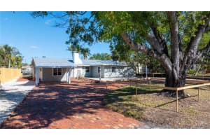 527 FREELING DRIVE, SARASOTA, FL 34242 Sold 04/18/25