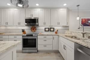 1519 PELICAN POINT DRIVE, SARASOTA, FL 34231 Sold 03/21/25