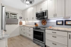 1519 PELICAN POINT DRIVE, SARASOTA, FL 34231 Sold 03/21/25