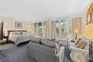 250 SANDS POINT ROAD, LONGBOAT KEY, FL 34228 Sold 06/20/25