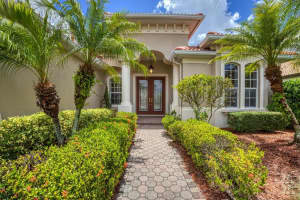 8219 CHAMPIONSHIP COURT, LAKEWOOD RANCH, FL 34202 Sold 05/02/25