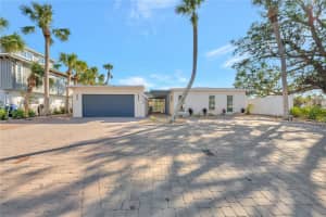320 AVENIDA LEONA, SARASOTA, FL 34242 Sold 04/28/25