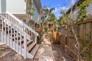 6923 HOLMES BOULEVARD, HOLMES BEACH, FL 34217 Sold 03/21/25