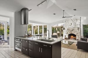 3439 TOBERO LANE, SARASOTA, FL 34235 Sold 03/20/25