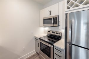 1420 LAKEFRONT DRIVE, SARASOTA, FL 34240 - MLS#MFRA4638374