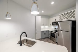 1420 LAKEFRONT DRIVE, SARASOTA, FL 34240 - MLS#MFRA4638375