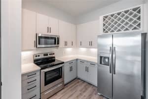 1420 LAKEFRONT DRIVE, SARASOTA, FL 34240 - MLS#MFRA4638383