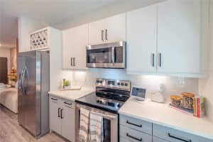 1420 LAKEFRONT DRIVE, SARASOTA, FL 34240 - MLS#MFRA4638384