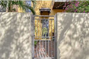 1529 OAK STREET, SARASOTA, FL 34236 Sold 04/14/25