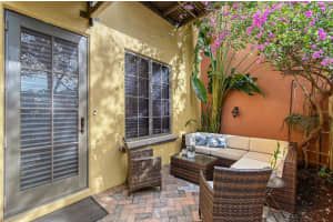 1529 OAK STREET, SARASOTA, FL 34236 Sold 04/14/25