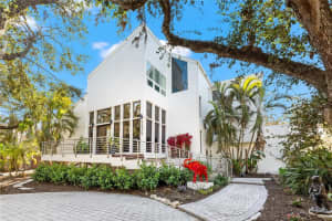5235 SIESTA COVE DRIVE, SARASOTA, FL 34242 Sold 03/17/25
