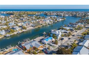 526 67th St, HOLMES BEACH