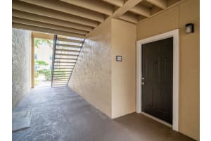4001 CROCKERS LAKE BOULEVARD, SARASOTA, FL 34238 Sold 05/13/25