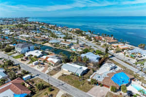 609 FOXWORTH LANE, HOLMES BEACH, FL 34217 - MLS#MFRA4638909