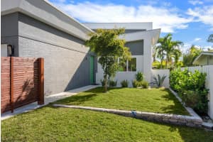 2254 HAWTHORNE STREET, SARASOTA, FL 34239 Sold 07/31/25