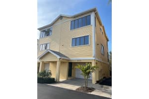 611 CEDARS COURT, LONGBOAT KEY, FL 34228 Sold 04/08/25