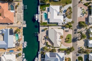 627 DUNDEE LN, HOLMES BEACH, FL 34217 Sold 03/14/25