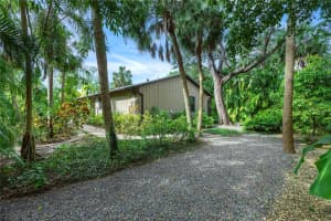 1155 HAMPTON ROAD, SARASOTA, FL 34236 Sold 04/22/25