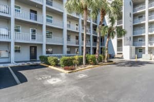3050 Lake Bayshore Dr #o-108, BRADENTON