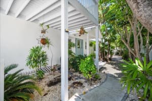 2211 AVENUE C, BRADENTON BEACH, FL 34217 Sold 07/01/25