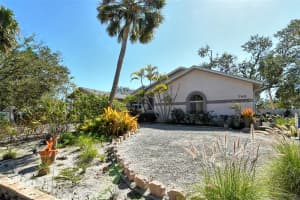 746 PLYMOUTH STREET, SARASOTA, FL 34242 - MLS#MFRA4639522