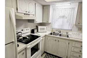 3528 LAKE BAYSHORE DRIVE, BRADENTON, FL 34205 - MLS#MFRA4639652