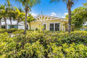 6606 HOLMES BOULEVARD, HOLMES BEACH, FL 34217 - MLS#MFRA4639824