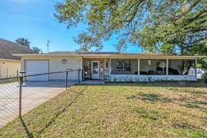 2202 21st St W, BRADENTON