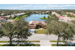 6637 DEERING CIRCLE, SARASOTA, FL 34240 Sold 05/21/25