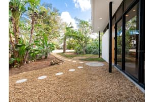 8472 BAY BREEZE LANE, SARASOTA, FL 34243 Sold 03/24/25