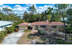 1555 Flower Dr, SARASOTA