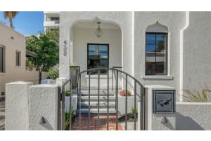 422 BURNS COURT, SARASOTA, FL 34236 Sold 06/30/25