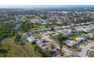 2472 BREAKWATER CIRCLE, SARASOTA, FL 34231 Sold 04/08/25