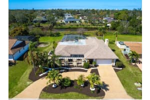 2118 TANGLEWOOD DRIVE, SARASOTA, FL 34239 Sold 04/17/25