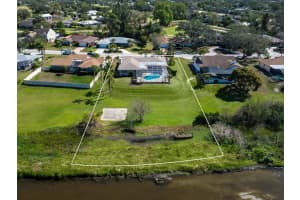 2118 TANGLEWOOD DRIVE, SARASOTA, FL 34239 Sold 04/17/25
