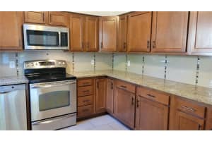 2433 BURLINGTON LANE, SARASOTA, FL 34231 - MLS#MFRA4640718
