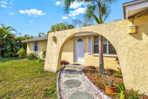 2824 SILK OAK DRIVE, SARASOTA, FL 34232 Sold 04/30/25