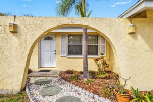 2824 SILK OAK DRIVE, SARASOTA, FL 34232 Sold 04/30/25