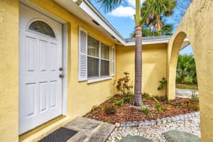 2824 SILK OAK DRIVE, SARASOTA, FL 34232 Sold 04/30/25