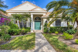 8121 COLLINGWOOD COURT, UNIVERSITY PARK, FL 34201 Sold 05/23/25