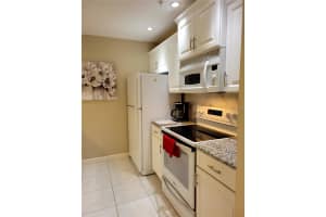 750 TAMIAMI TRAIL, SARASOTA, FL 34236 - MLS#MFRA4641122