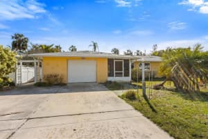 207 82ND STREET, HOLMES BEACH, FL 34217 Sold 05/30/25