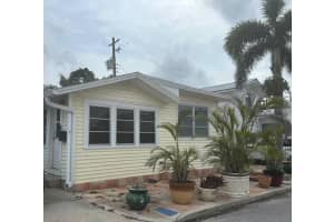 7 High St, BRADENTON