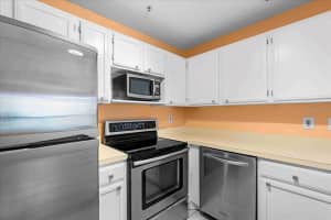 4001 CROCKERS LAKE BOULEVARD, SARASOTA, FL 34238 Sold 04/21/25