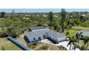 2466 BREAKWATER CIRCLE, SARASOTA, FL 34231 Sold 06/12/25