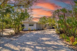 3086 PINECREST STREET, SARASOTA, FL 34239 Sold 04/30/25