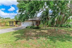 813 EXMOOR STREET, SARASOTA, FL 34243 Sold 05/16/25