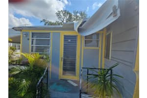 110 52ND AVENUE PLAZA, BRADENTON, FL 34207 Sold 07/18/25