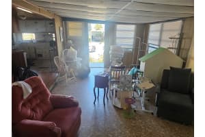 110 52ND AVENUE PLAZA, BRADENTON, FL 34207 Sold 07/18/25