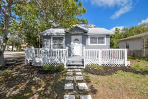 701 37TH AVENUE DRIVE, BRADENTON, FL 34208 Sold 04/16/25